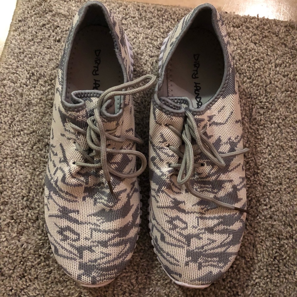 Grey/White tennis shoes